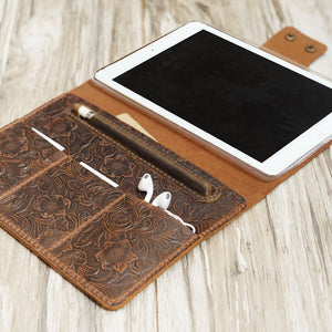 handmade-ipad-leather-portfolios-with-apple-pencil-holder-distressed-tooled-brown-601b-gm