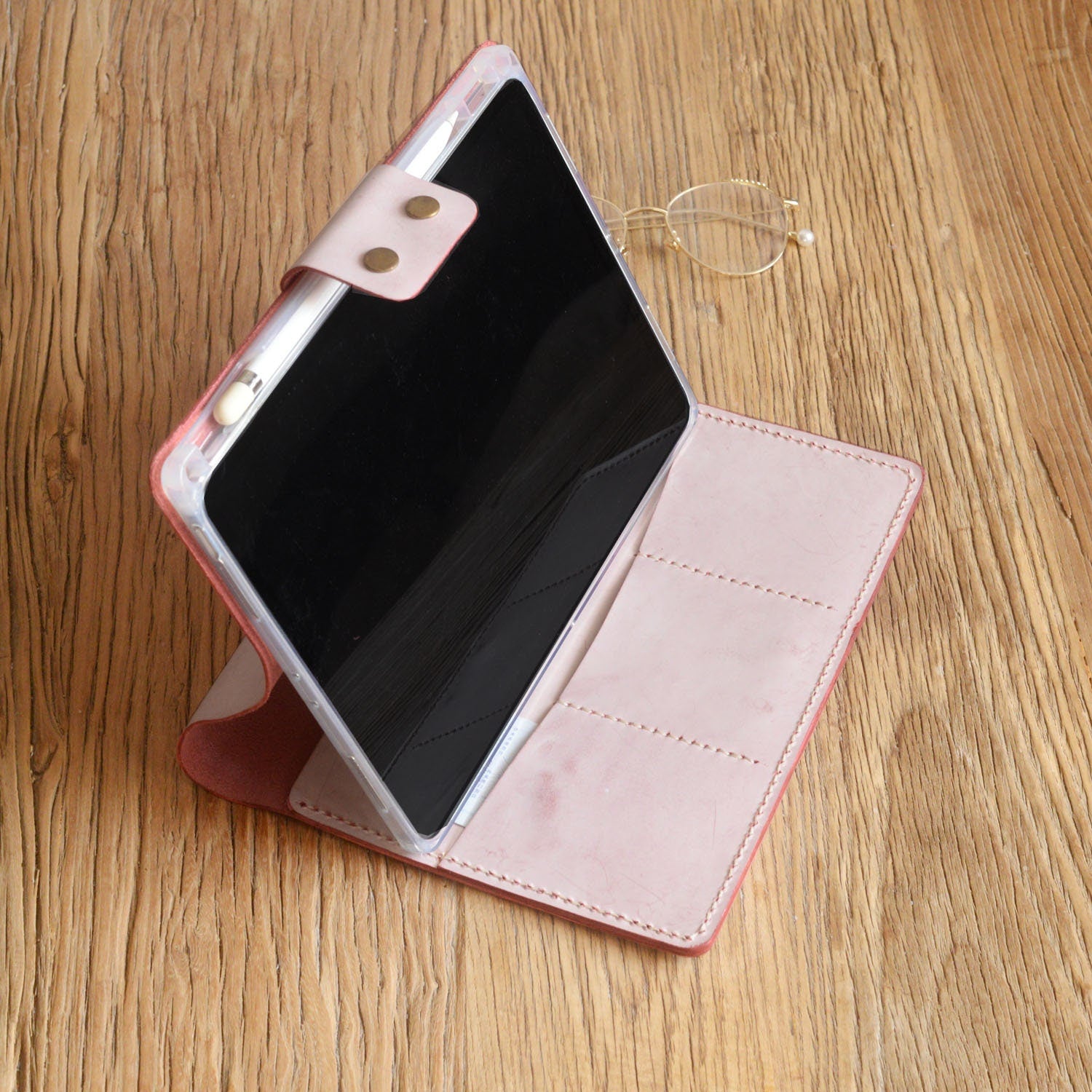 handmade-ipad-leather-portfolios-with-apple-pencil-holder-waxed-vegetable-leather-601cp2-gm
