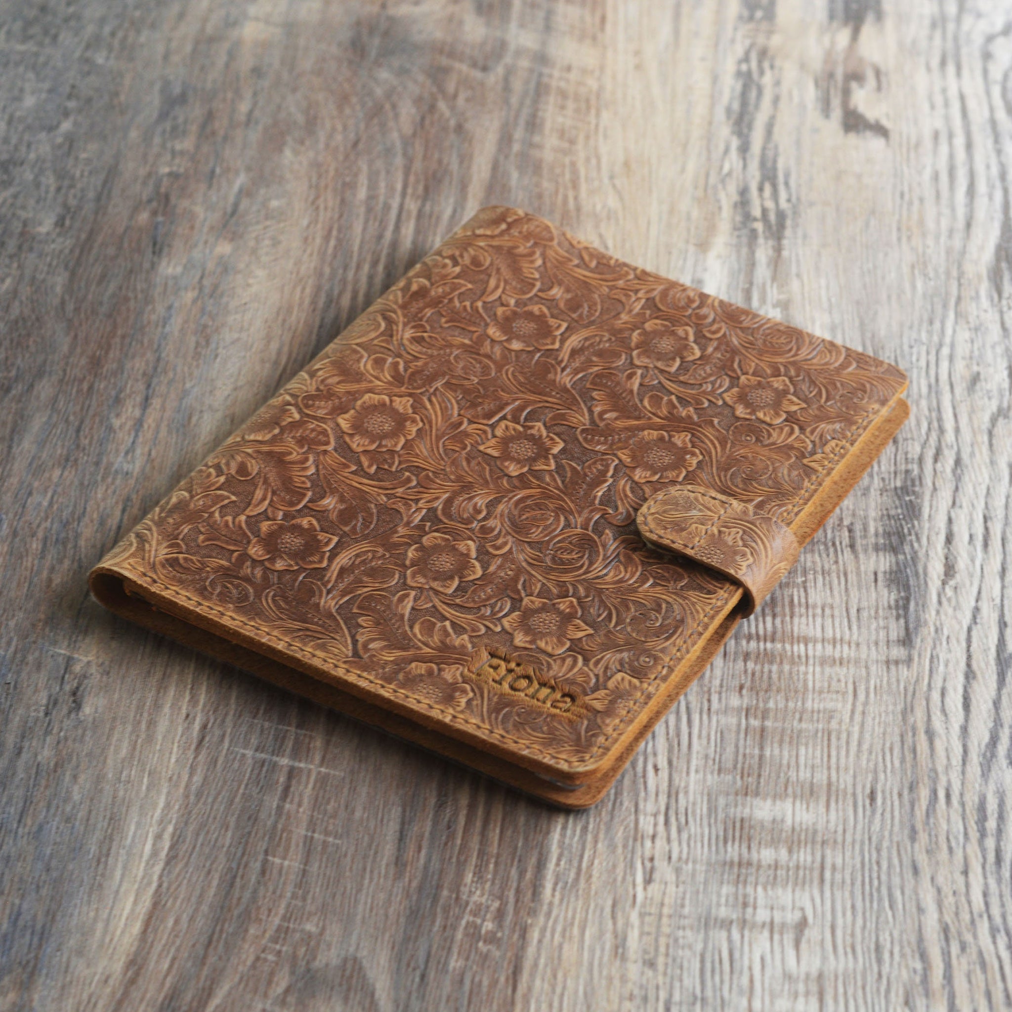 personalized-leather-folio-for-remarkable-tablet-tooled-leather-607-gmremarakble