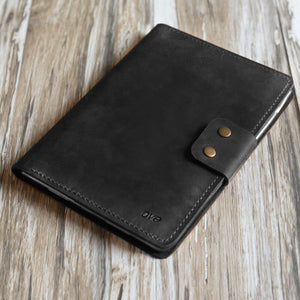 handmade-ipad-leather-portfolios-with-apple-pencil-holder-601cp2-distressed-black-gm