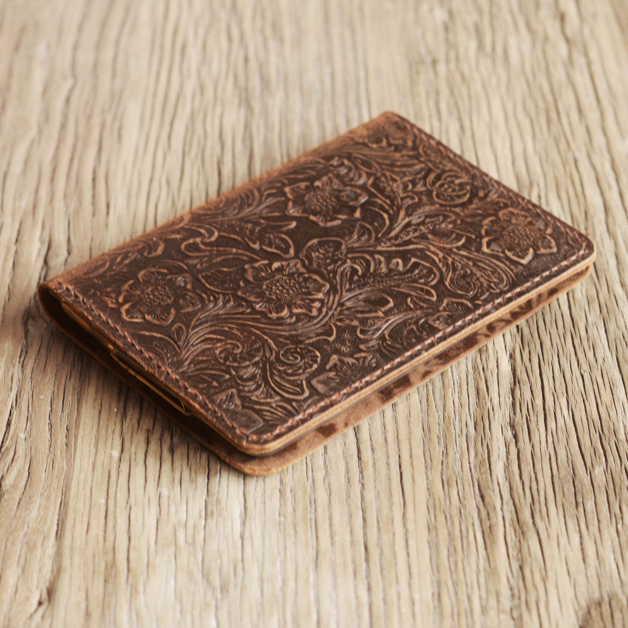 personalized-leather-kindle-paperwhite-kindle-case-tooled-leather-k01-gm